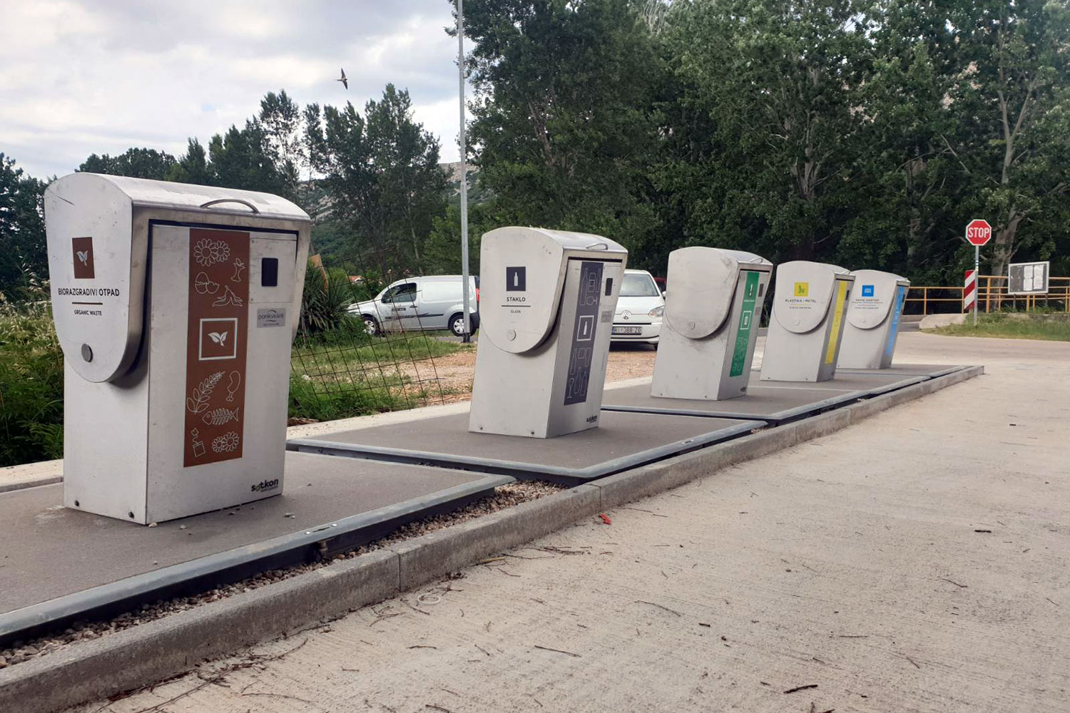 Ukopani kontejneri Baška